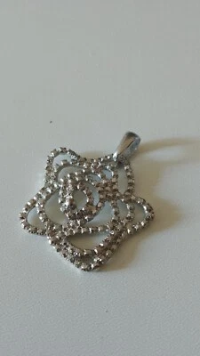 ciondolo fiore in metallo colore  argento - Immagine 1 di 4