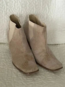 WOMANS DESIGNER ANKLE BOOTS WITH TWO TONE COMBINTION OF LEATHER/SUEDE SIZE 10M - Picture 1 of 5