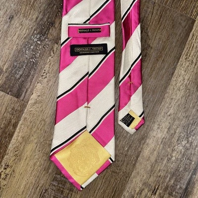 Corbata de Seda Donald J. Trump Signature Collection 60"L 3.5"W Rayas Rosa Foto 1 de 3