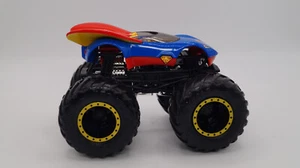 Hot Wheels Monster Trucks Maßstab 1:64 Superman - Bild 1 von 4