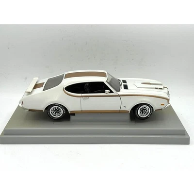 1969 Oldsmobile Hurst H0 455 Diecast Car Model White Gold Display - Image 1 of 4