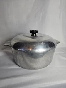 Vintage MagnaLite 5 Quart Dutch Oven - Picture 1 of 6