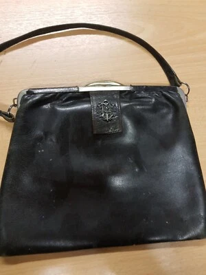 Ancien sac a main pochette en cuir vers 1900 avec monogramme en argent - Photo 1/4