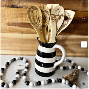 Nightmare Before Christmas Set 5pz Cucchiai da Cucina in Legno Bruciato Utensili DecoNUOVI - Foto 1 di 2