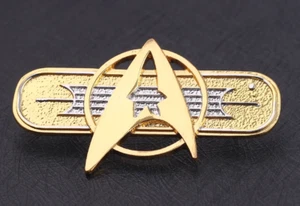 STAR TREK TOS - OFFICERS BADGE GOLD COLOUR - SOLID METAL FREE POST - Picture 1 of 5