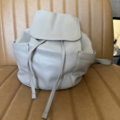 Mochila Elizabeth And James Langley Cuero Guijarro Tostado Corbata y A Presión Foto 1 de 4