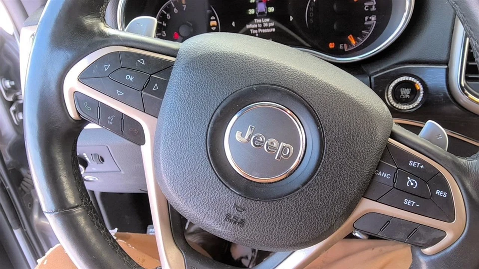  2014 - 2015 JEEP GRAND CHEROKEE  Driver A Bag Front Driver Wheel Laredo Foto 1 de 4