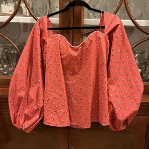 Top de cachemira Caroline Constas Gabriella con hombros descubiertos rojo oxidado pequeño - Imagen 1 de 5