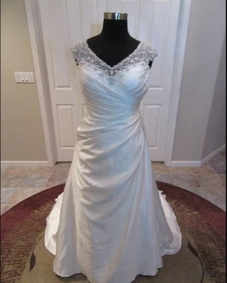 Vestido de novia Venus nupcial diamante blanco escote corazón ilusión espalda cuentas Foto 1 de 4