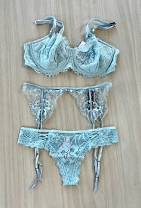 3-teiliges Victoria's Secret Dessous-Paket neu mit Etikett (BH, Höschen, Strumpfgürtel) – siehe Beschreibung - Bild 1 von 6