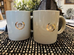 Cadillac Kaffeetassen 2 Stück, Creme Farbe Gold Logo - Bild 1 von 8