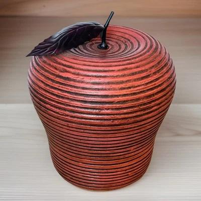 "Manzana de cerámica roja grande vintage de 8"" de alto con hoja de metal maestro rústico granja campo" Foto 1 de 4