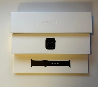 Apple Watch Serie 5 - GPS - 44mm - Immagine 1 di 4