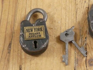 Llaves de cerradura de hierro fundido New York Insane Asylum acabado antiguo oxidado PEQUEÑAS - Imagen 1 de 9