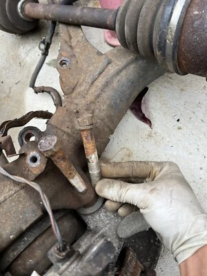 Задние продольные болты от рычага до костяшка 86-91 Mazda RX7 (2) - Изображение 1 из 4