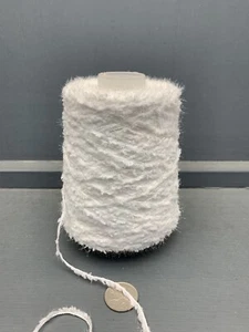 200 g KONE 100 % NYLON WEISS WEICHES GLITZERGARN 2,2 NM F1084 - Bild 1 von 4