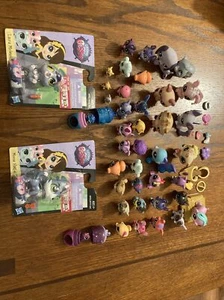 LPS Lot 42 (Elch Hatfield, Laura Moleson) mit Zubehör und kleinen Haustieren. - Bild 1 von 2