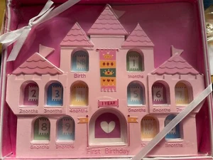 Babys erstes Jahr rosa Schloss Bilderrahmen Andenken Neugeborenes Babyparty - Bild 1 von 6