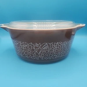 Cazuela redonda vintage Pyrex Woodland con tapa 475-B 2,5 qt - Imagen 1 de 13