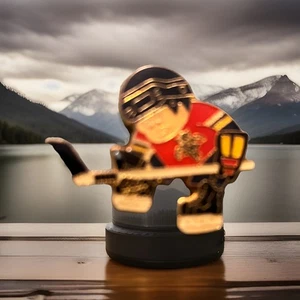 PIN DE HOCKEY VINTAGE 1991 LIL' SPORTS BRAT CHICAGO BLACKHAWKS JUGADOR ESMALTE L Usado - Imagen 1 de 2