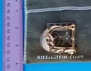 KUNST BRONZE GOLDTON BARRY KIESELSTEIN KORDEL MANN IN DER MONDSCHNALLE - Bild 1 von 15