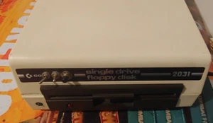 Unidad de disco Commodore 2031 (+ cable de alimentación) de 1981 classic 8 bits - Imagen 1 de 5