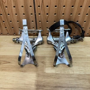 Vintage Shimano 600 Pedales Plata PD-6207 Clip Puntera Jaulas Una Correa - Imagen 1 de 14