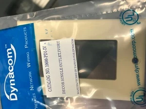 Dyncom Single Outlet Wall Plate NO. 10600 -PD1-IV (Decor, Ivory) BAG OF 14 - Imagen 1 de 3