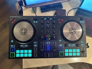 Native Instruments Traktor S2 MK3 - Bild 1 von 4