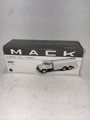 ¡NUEVO! Camión cisterna de aceite combustible First Gear SOHIO Mack modelo R 1:34 fundido a presión ~ 19-2367 Foto 1 de 4