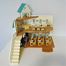 SYLVANIAN FAMILIES BERRY GROVE SCHOOL WITH ACCESSORIES