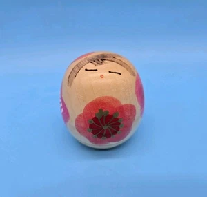Vintage Kokeshi Japanese Wooden Doll Hand Painted Egg Shaped w/Flowers - Picture 1 of 3