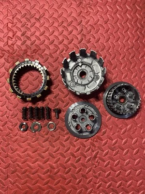 Yamaha YZ250F YZ 250F 2008 OEM montaje de embrague cesta cubo placa de presión Foto 1 de 4