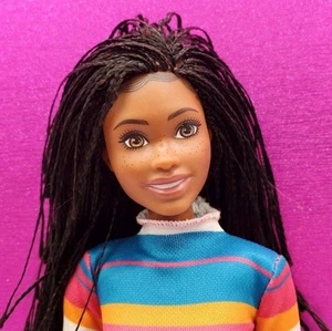 Barbie Brooklyn Mattel, muñeca de repuesto Life in the City. Piernas moradas, #HGX56 - Imagen 1 de 5