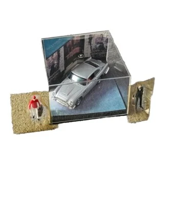 ASTON MARTIN DB5 1963 COM FIGURAS MILLENIUM DIORAMA VITESSE 1/43 - Imagem 1 de 4