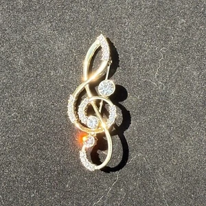 Vintage Monet Gold Tone & Rhinestone Treble Clef Musical Note Brooch Pin - Picture 1 of 4