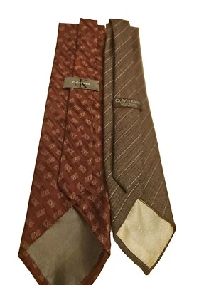 Juego de dos corbatas a rayas 100 % seda y lana de cordero CALVIN KLEIN para hombre en excelente estado Foto 1 de 4