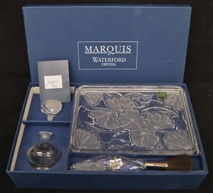 JUEGO DE VANIDAD MARQUIS By WATERFORD Cristal Bandeja Floral Botella de Perfume Cepillo de Maquillaje - Imagen 1 de 3