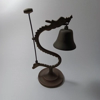 Campana de pie de dragón de latón de oración y meditación china de colección y martillo de latón Foto 1 de 4