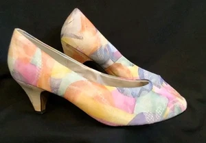 80's 90's Vintage Pump Heels Shoes Compliments Geometric Tapestry Women's 9 1/2 - Picture 1 of 10