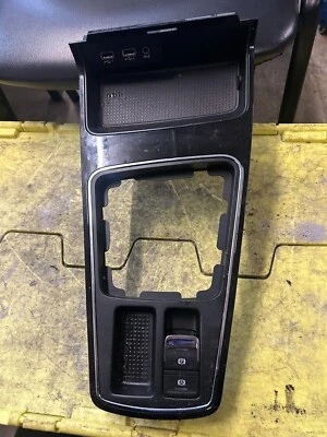 Seat Leon MK3 FR 2017-2020 consola central delantera 5F2863283D Foto 1 de 3