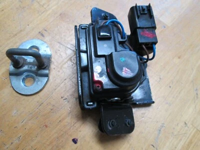 09 17 Chevrolet Traverse Rear Trunk Tailgate Power Lock Latch Actuator W/Striker - Image 1 of 4