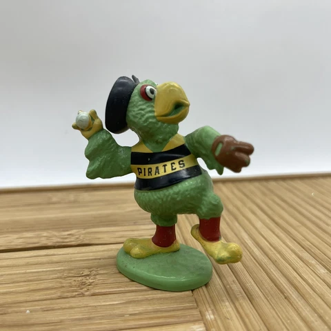 1989 MLB Pittsburgh Pirates Mascot Buccaneer Parrot Toy Figure Pitcher Cover