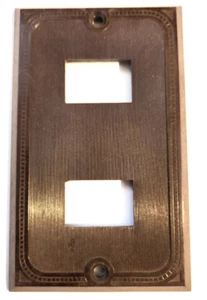 Vintage dunkelbraune Schalterplatte Abdeckung elektrische Doppelsteckdose - Bild 1 von 2