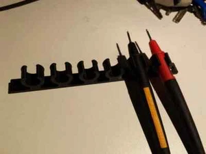 Freisprecheinrichtung Schreibtisch montiert Halter für Multimeter/Oszilloskop Testleitungen - 2er-Pack - Bild 1 von 3