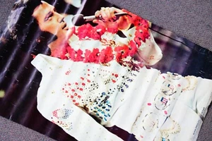 1975 ELVIS PRESLEY In Las Vegas Large Wall Poster 35X23 Inches - Picture 1 of 12