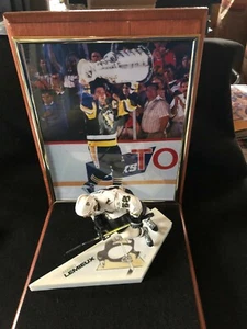 Pittsburgh Penguin Mario Lemieux Mcfarlane Monument for man Cave - Picture 1 of 3