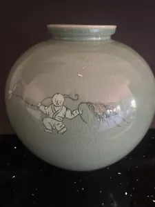 Korean Celadon Vase sage green vase Chinese / Korean boy flower & fauna H 9" W8" - Picture 1 of 2