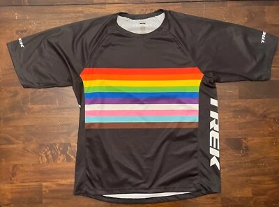 Camisa de ciclismo Trek LGBTQ a rayas arco iris manga corta para hombre talla L Foto 1 de 4