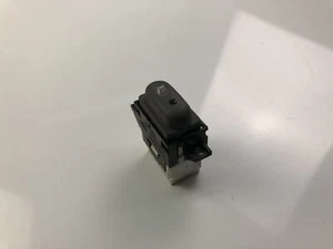 RENAULT CLIO II BB0/1/2, CB0/1/2 7700416412B Seat Heating Switch 2000 14532945 - Picture 1 of 4